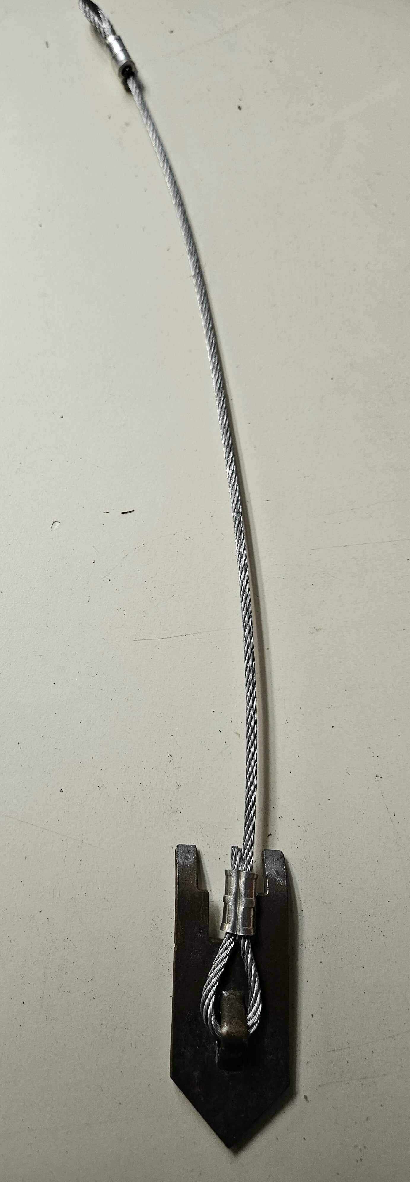 Wolf Fang Earth Anchor 1pc.